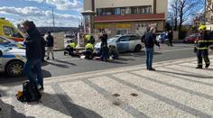 Auto na přechodu srazilo čtyři lidi, zranily se i dvě malé děti (5 a 6 let)!