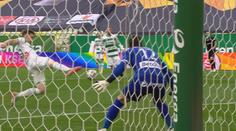 Borec na konec: Fotbalový obránce si vstřelil nešťastný vlastní gól
