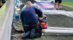 Na fotbal si museli počkat. Dva zápasy v Anglii byly odloženy z bizarních důvodů