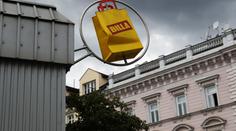 Ochranka v Bille surově zmlátila zloděje. Dříve prý útočil s nožem