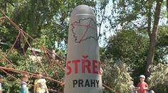 Praha má svůj oficiální geografický střed. Je na dětském hřišti