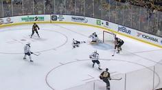 Český ťukes v NHL: Podívejte se, jak válí Krejčí s Pastrňákem!