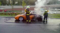 Řidič lamborghini nedal přednost náklaďáku, škoda za 300 tisíc!