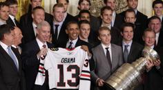Obama přijal vítěze Stanley Cupu. Dostal dres a přístroj na popcorn