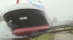 Lovosická loděnice spustila do Labe nový obří tanker