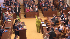 Poslanci podpořili korespondenční volbu. Návrh prošel prvním čtením