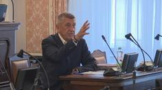 Chybí peníze, schodek musí být vyšší, tvrdí o rozpočtu Babiš. Podle expertů to není moudré