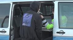 Dítě v Plzni ukradlo auto rodičům. Srazilo motorkáře a ujelo