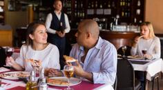 Majiteli oblíbené restaurace hrozí vězení. Do jídel měl přidávat jedovatý hmyz