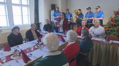 V Česku žijí tisíce seniorů, kteří zůstali na Štědrý den sami