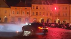 Driftující auta se proháněla českými městy. Policie nezasáhla, neměla hlídky