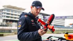VIDEO: Revoluce ve sledování formulí? Nový dron, který udrží s vozy krok