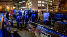 Panika a křik v bruselském metru. Útočník pobodal několik lidí