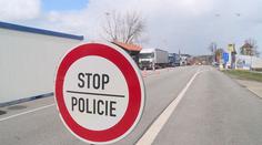 Jsou pomalí, trčíme kvůli nim v kolonách. Pendleři spílají policistům