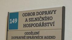 Pašování aut z Francie: Policie vyšetřuje úplatky úředníků