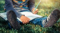 Chlapec (9) neměl respirátor. Test si musel napsat venku před školou