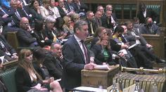Británii mohou vládnout socialisté. Johnson dostal ve volbách na frak