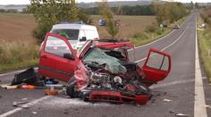 Smrtelná nehoda! Náklaďák rozdrtil auto, 1 mrtvý!