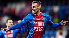 Červená karta, penalta a konec. Slavia ve šlágru kola padla s Plzní