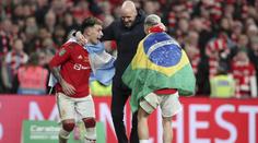 Ten Hag slavil triumf United tanečkem. Na tiskovce pak málem zapomněl pohár
