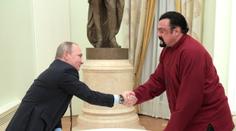 Vzpruha pro Putina a facka Západu. Slavný herec vyrazil na místo, kde umírali Ukrajinci