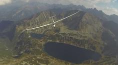 VIDEO: Polský pilot kluzáku Sebastian Kawa a jeho přelet nad Tatrami