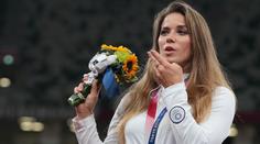 Oštěpařka vydražila medaili na pomoc nemocnému dítěti, pak ji dostala zpátky
