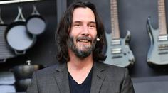 Neuvěřitelná proměna slavného herce. Keanu Reevese byste na ulici nepoznali
