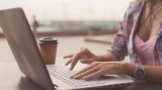 Ženě z jižních Čech hrozí roky vězení, kvůli hře na facebooku