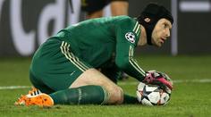 Gólman Čech podstoupil operaci. Není jisté, zda stihne start nové sezony