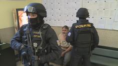 Zabarikádoval se na střeše. Soud teď rozhodl, co bude s mužem dál