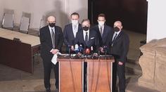 Neočkovaným vstup povolen. Prokazování bezinfekčnosti skončí, oznámil Fiala