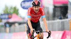 Šestou etapu vyhrál Švýcar! Vítězství si vydřel v dešti strmým výšlapem