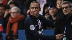 Neymar může na karneval do Ria! Nechal se vyloučit a zatleskal sudímu