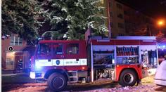 Při požáru panelového bytu zemřeli dva lidé! Hořelo vybavení