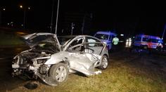Auto vjelo v Praze do cesty sanitce, vezla ženu do porodnice