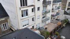 Na večírku se utrhl balkón plný lidí, čtyři jsou po smrti!