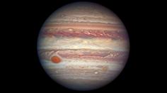NÁVOD: Noční obloze vládne velmi jasný Jupiter, dívejte se