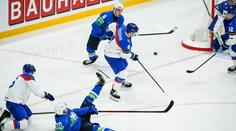 Slováci slaví první výhru, přetlačili Slovince. USA i Kanada si zastřílely
