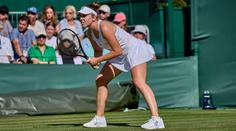 Nosková promarnila šest setbolů, do osmifinále Wimbledonu ale postoupila