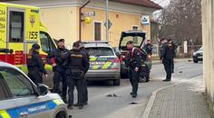 V Opavě policejní auto po čelním nárazu smetlo chodce. Je v kritickém stavu