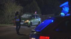 Řidič na Kolínsku vjel na chodník, srazil maminku s dvojčátky (3). Jedno zemřelo