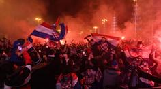 Pyrotechnika a velká radost. Chorvaté v centru Záhřebu slavili bronz