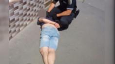 Řidič nadýchal přes 3,5 promile. Pak policisty dostal svými řečmi 