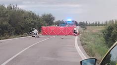 Smrtelná nehoda na Nymbursku. Po střetu pěti aut zemřel řidič, šest zraněných
