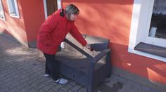 Lidé stále počítají škody ze silvestra. Petardy jim poničily domovy i auta