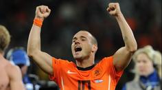 Legendární Sneijder se po sedmi letech vrátil k fotbalu. Zlákala ho rodina