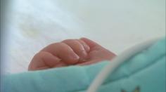 Babybox zachránil dvouměsíčního chlapce. Matka ho přivezla autem
