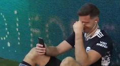 Nečekaný hrdina Martínez: FA Cup oslavil v slzách, ze hřiště volal rodině