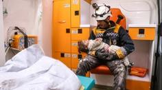 Záchranáři v Sýrii vytáhli z trosek živou holčičku. Obětí evidují přes 4 300